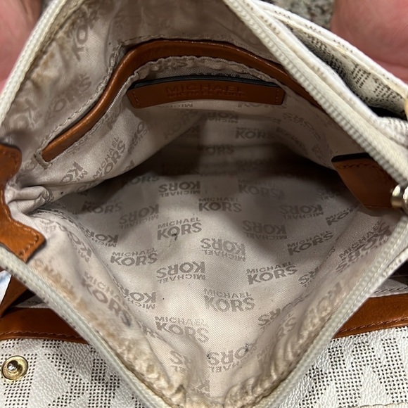 Michael Kors Korda cross body purse - Picture 7 of 8